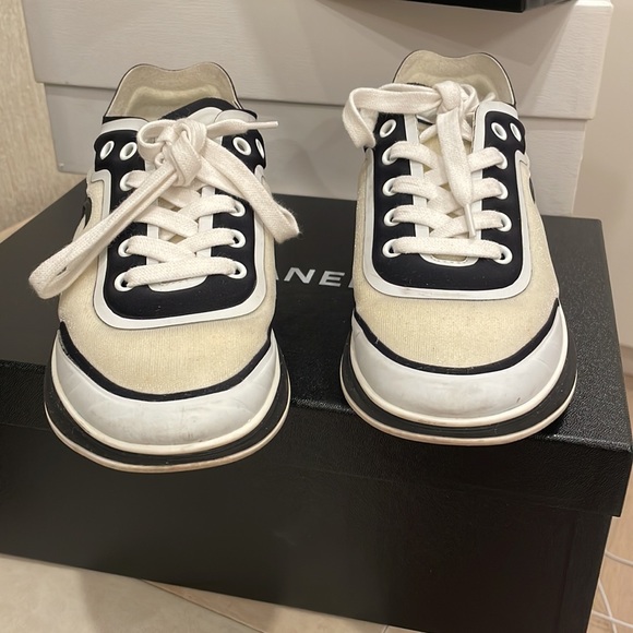 CHANEL WHITE AND BLACK SNEAKERS - Picture 2 of 8